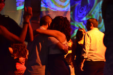 Cargar imagen en el visor de la galería, Bailo el color al tango. Intervención Visual con proyecciones